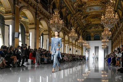 Look 16